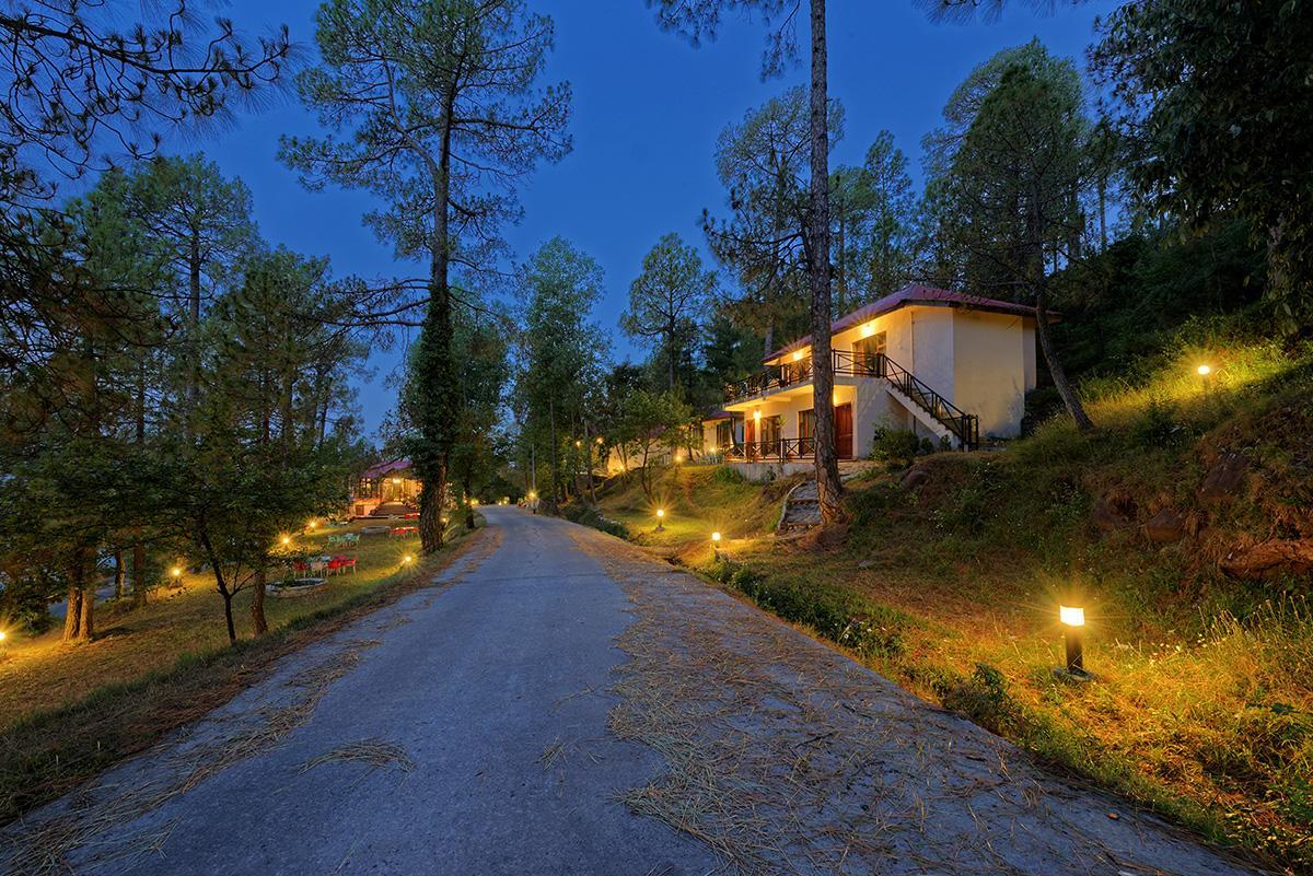 Arcadian Blue Pines Hotel Murree Exterior foto
